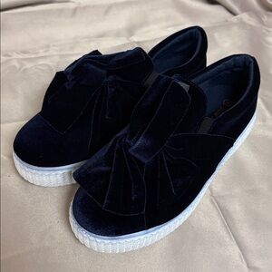 Chic Navy Fuzzy Women's Sneakers